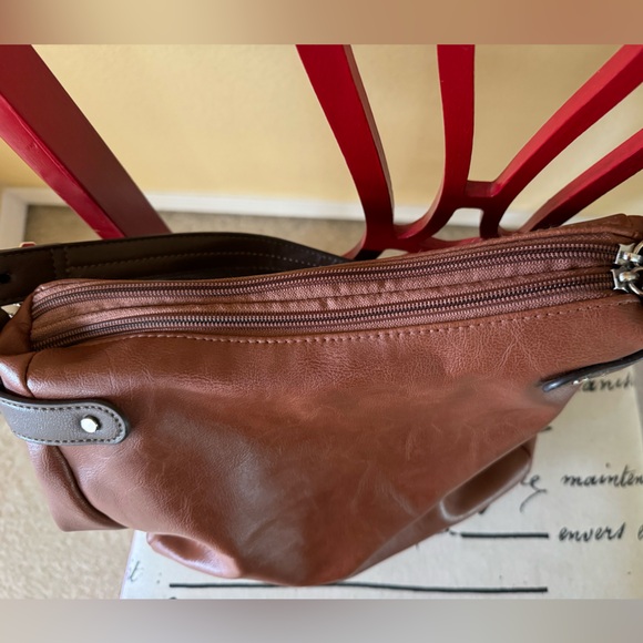 Rosetti Saddle Bag Brown Faux Leather Lots of Pockets Gently Used Like New - Picture 5 of 5